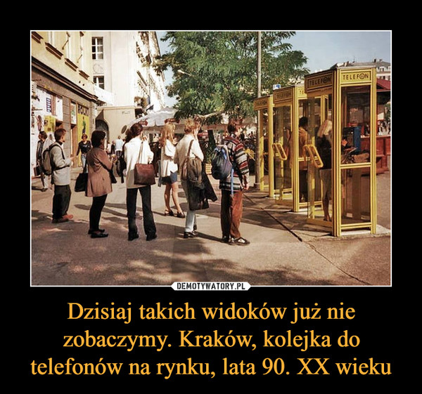 Dzisiaj takich widoków już nie zobaczymy. Kraków, kolejka do telefonów na rynku, lata 90. XX wieku –  