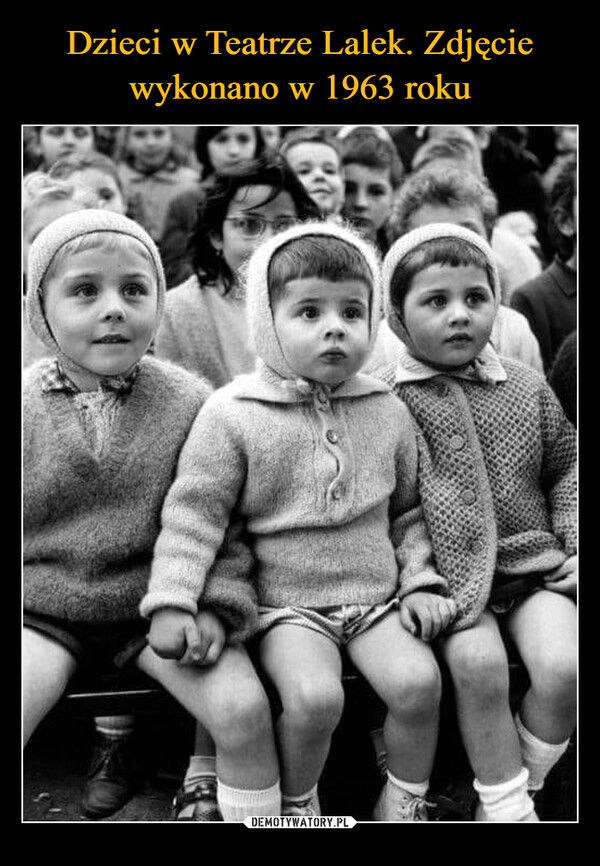 Dzieci w Teatrze Lalek. Zdjęcie wykonano w 1963 roku