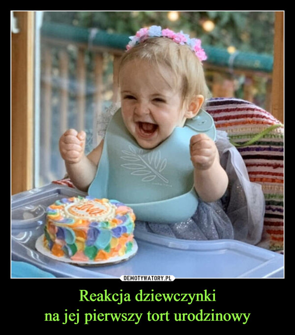 Reakcja dziewczynkina jej pierwszy tort urodzinowy –  