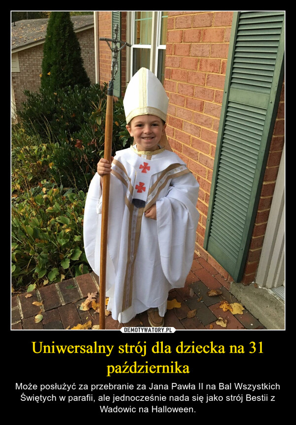 Uniwersalny strój dla dziecka na 31 października – Może posłużyć za przebranie za Jana Pawła II na Bal Wszystkich Świętych w parafii, ale jednocześnie nada się jako strój Bestii z Wadowic na Halloween. 