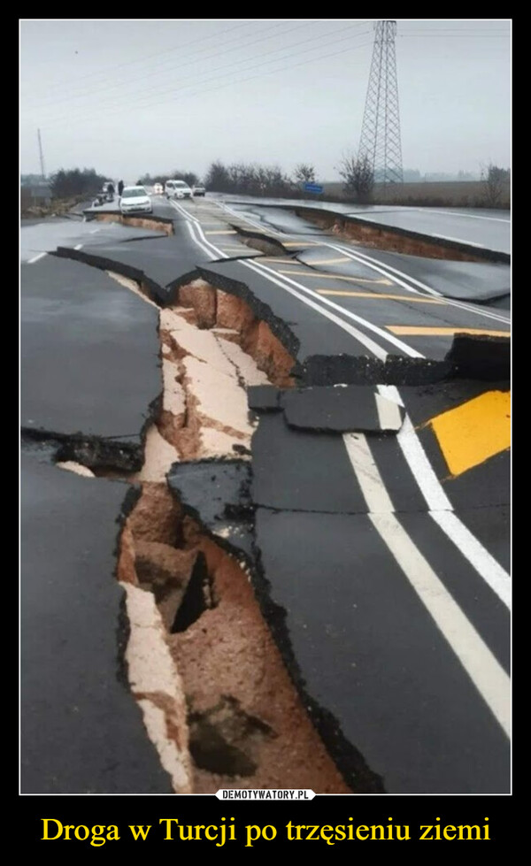 Droga w Turcji po trzęsieniu ziemi –  