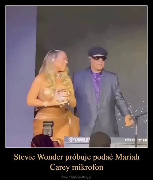 Stevie Wonder próbuje podać Mariah Carey mikrofon –  TYAMAHMC TIF